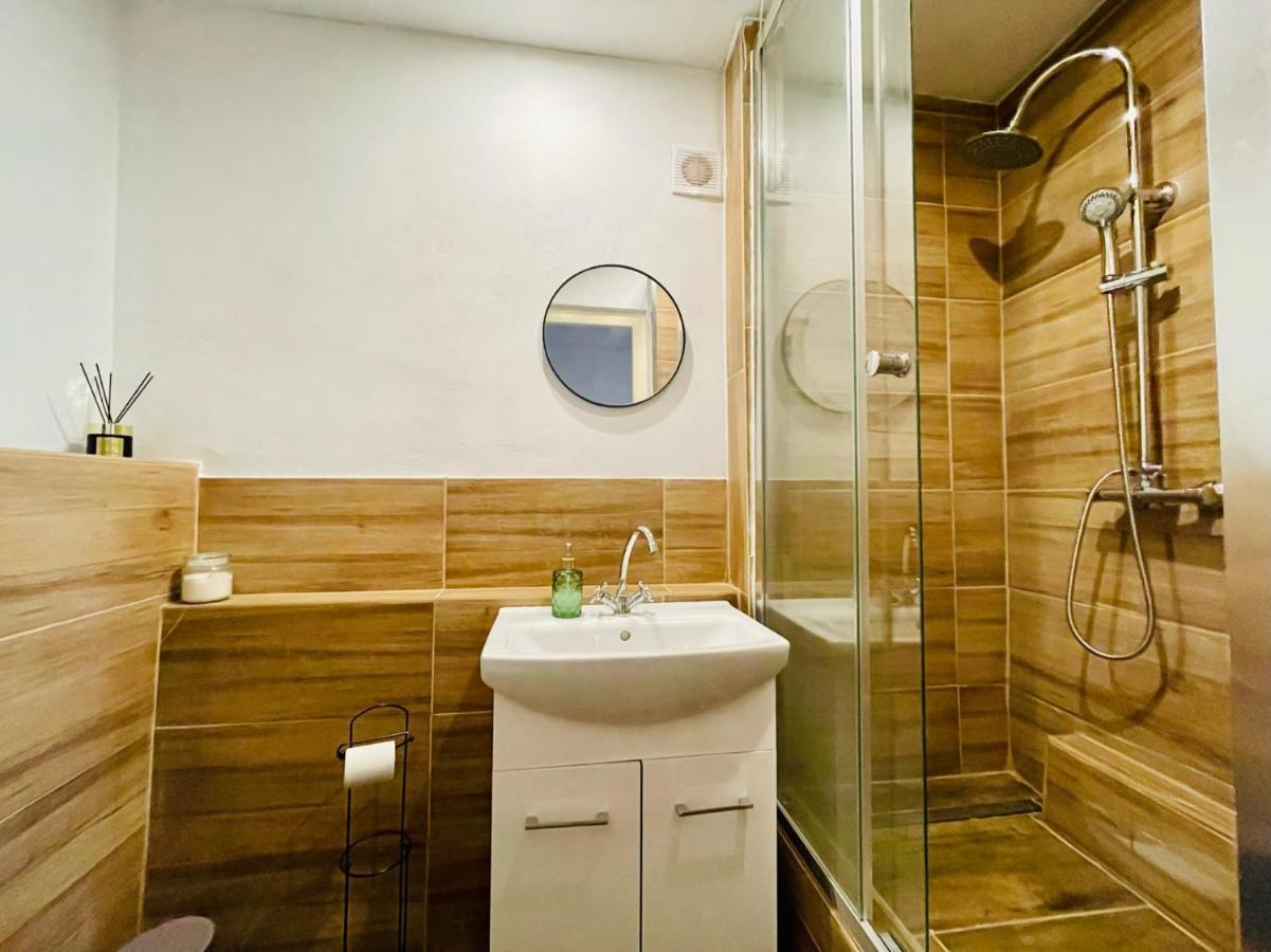 Central Apartment Fountain View 科希策 外观 照片